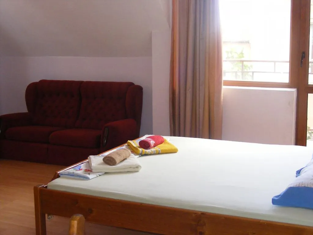 **  Guest House 