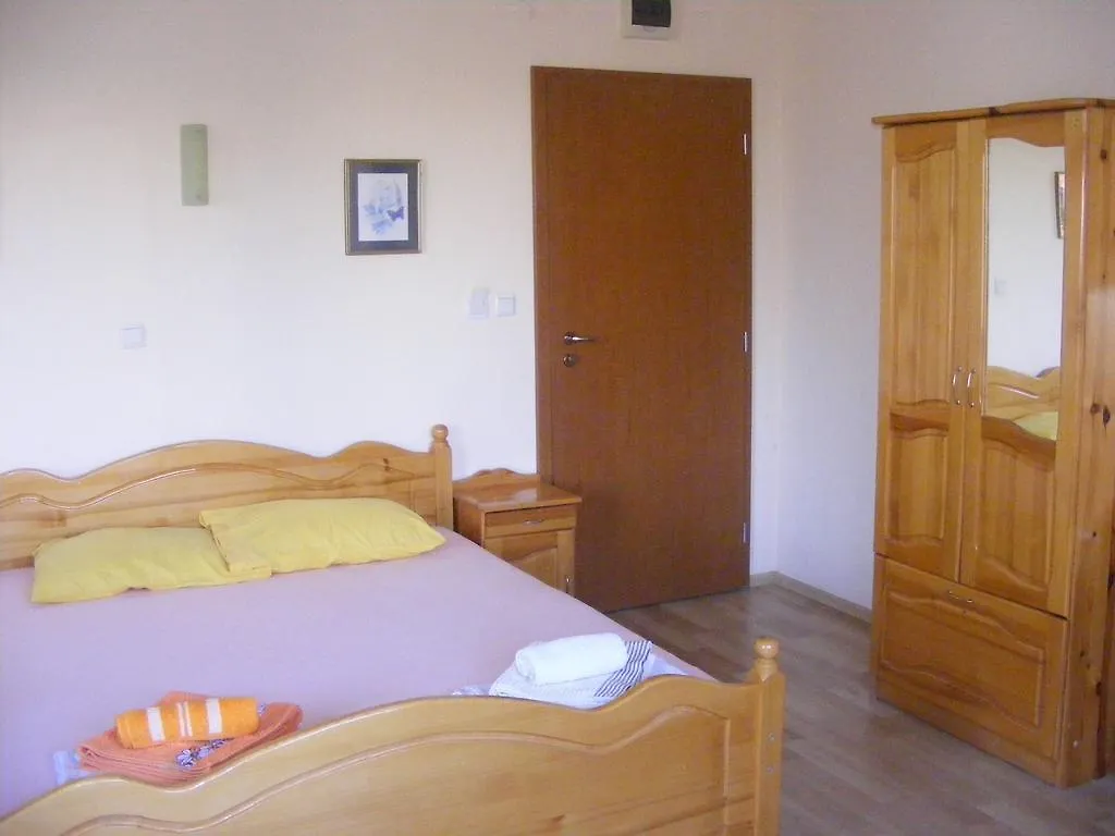 **  Guest House 