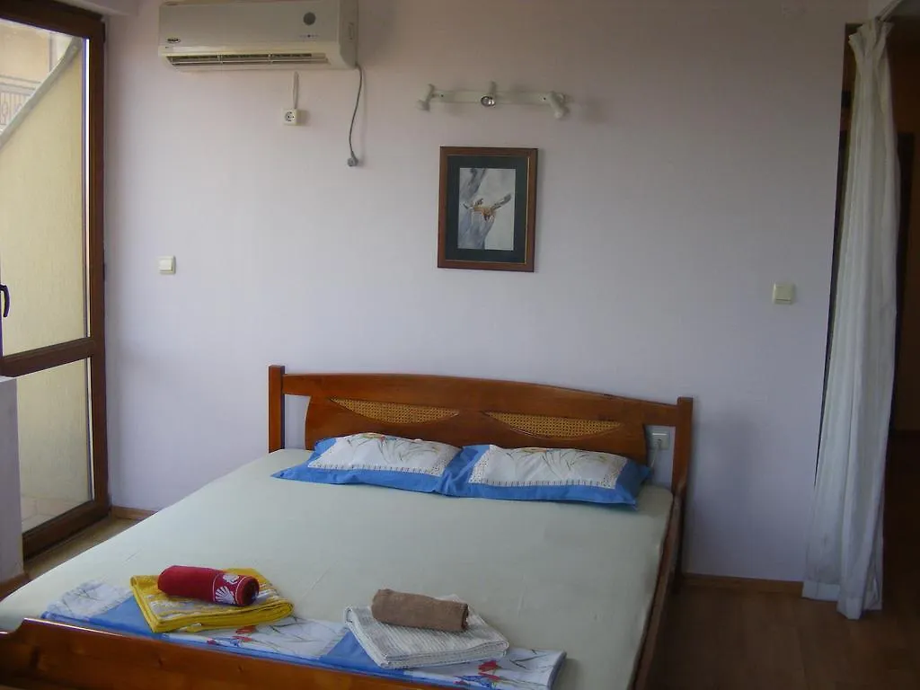 **  Guest House 